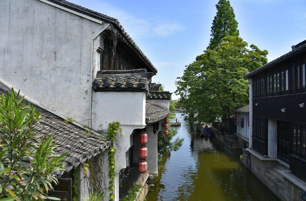 小学老师在讲课期间可以上厕所吗？